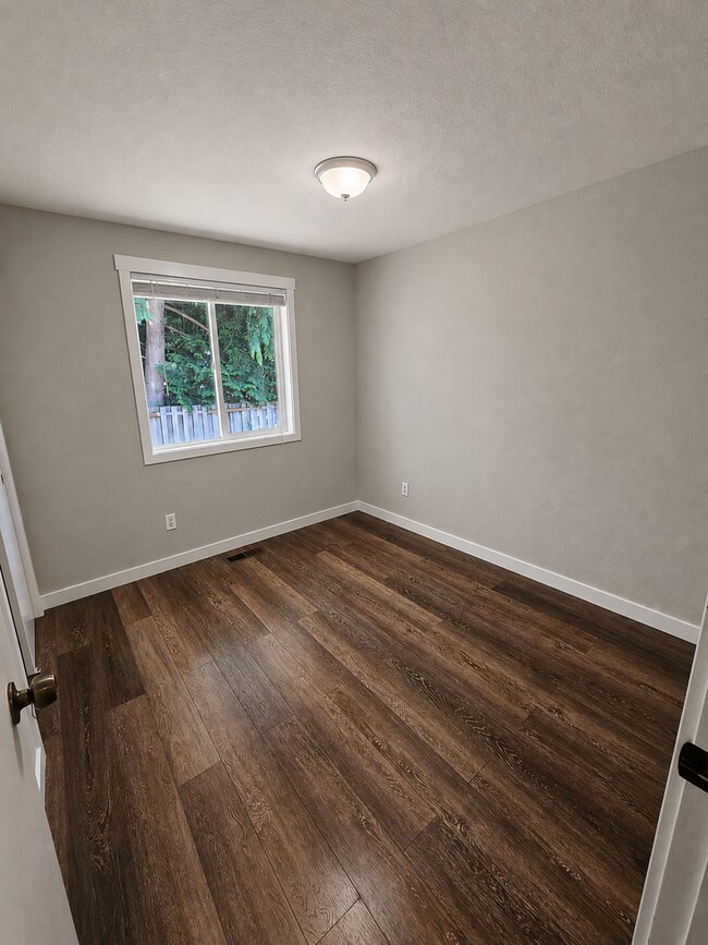 Building Photo - Must See 3 BED/2 Bath Rambler in Heart of Tumwater! Available 8/05/26!