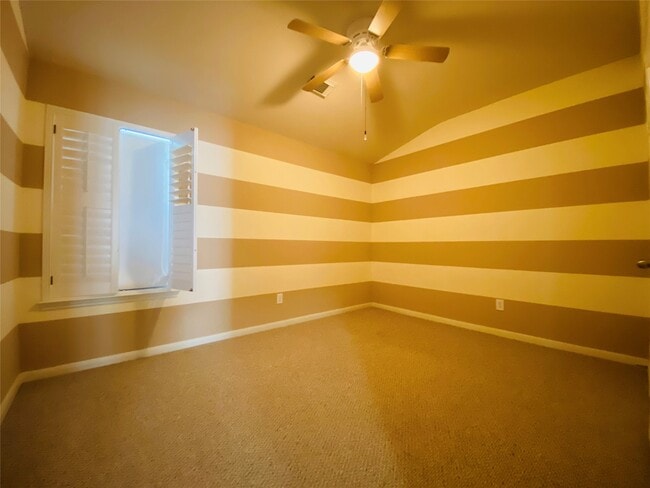 Building Photo - 24638 Lakecrest Village Dr