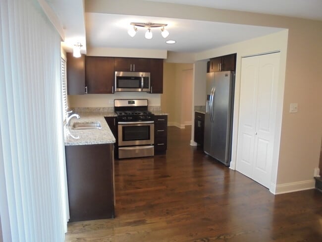 Building Photo - 1085 Hecker Dr