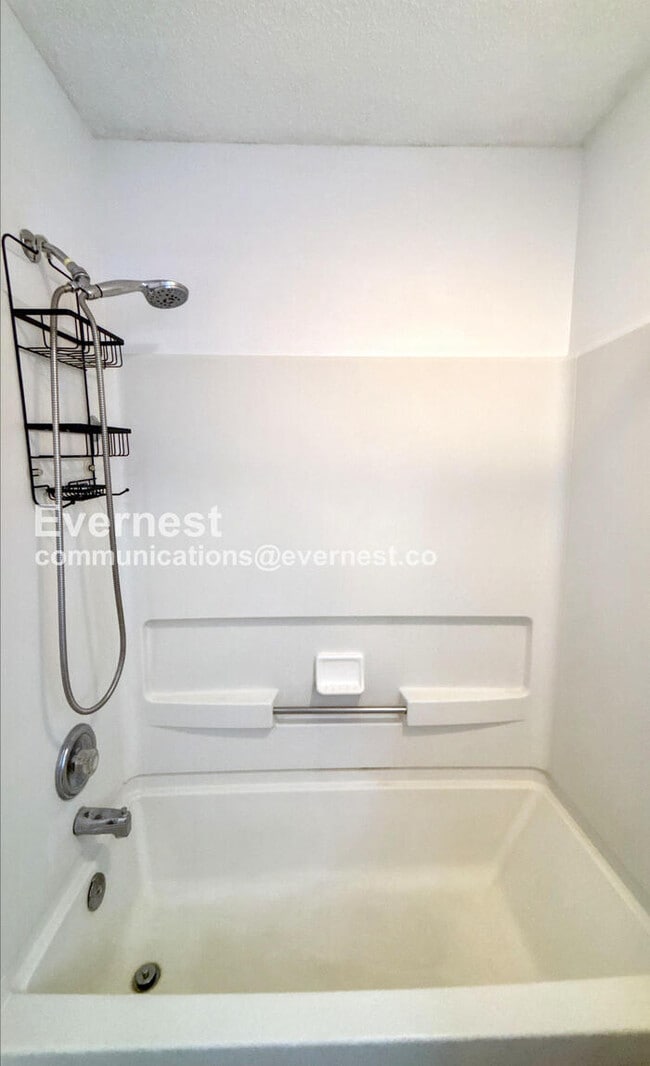 Building Photo - Spacious Condo with Modern Amenities and Garage Parking