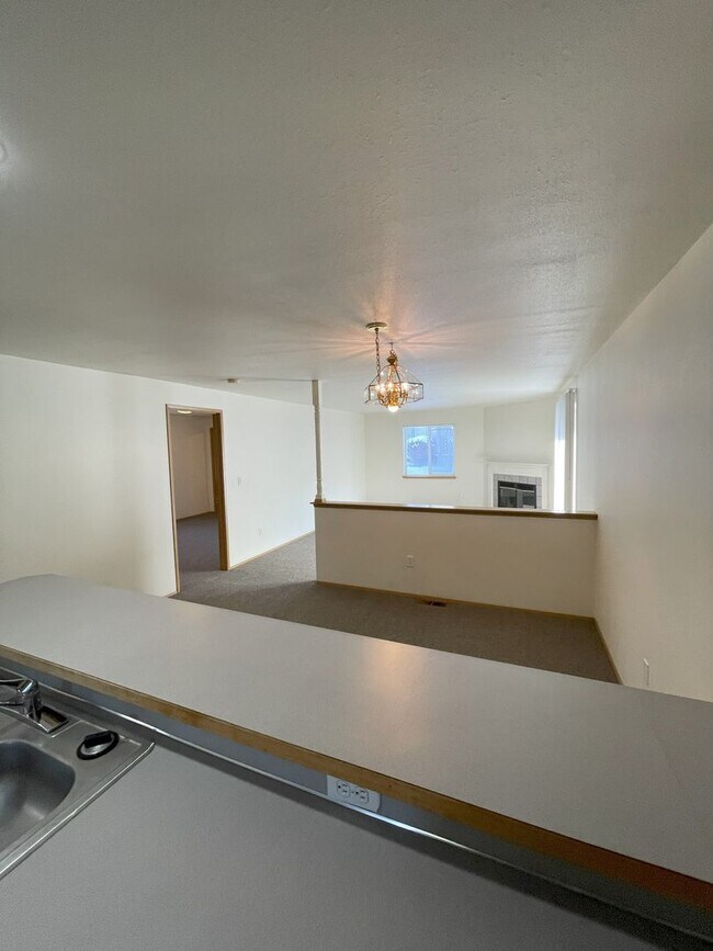 Building Photo - 5548 - 5550