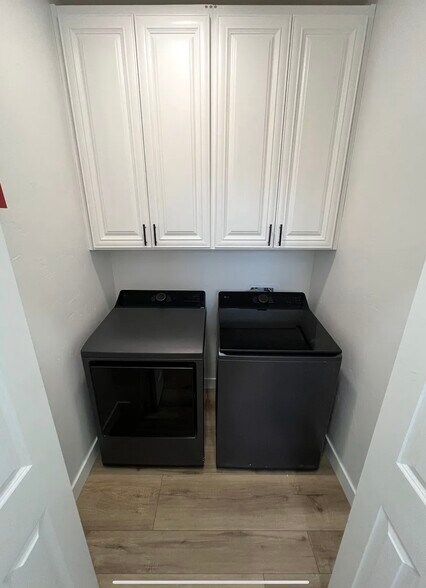 Building Photo - 590 N Lincoln Ave