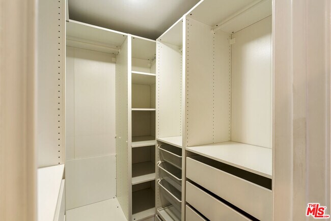 Building Photo - 1837 11th St