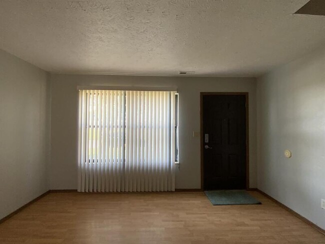 Building Photo - 1028 Belle Valley Dr
