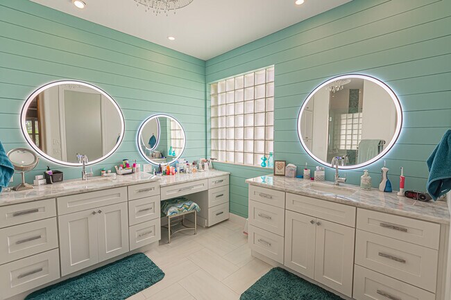 Building Photo - 8060 Kiawah Trce