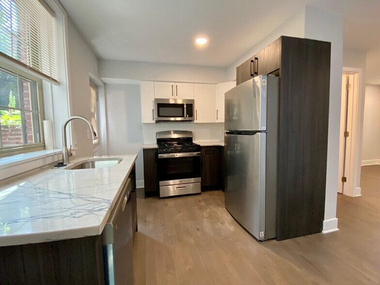 Building Photo - 722 Lombard St