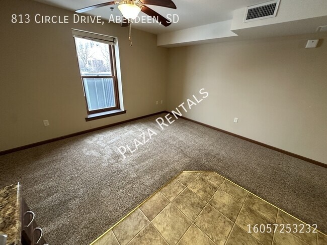 Building Photo - 214 S Kline St