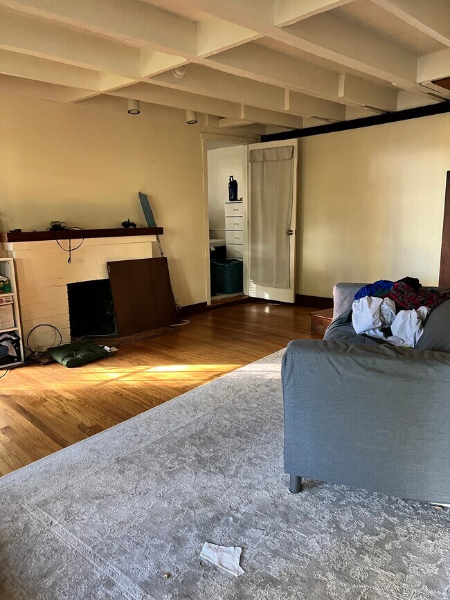 Building Photo - 1733 La Loma Ave