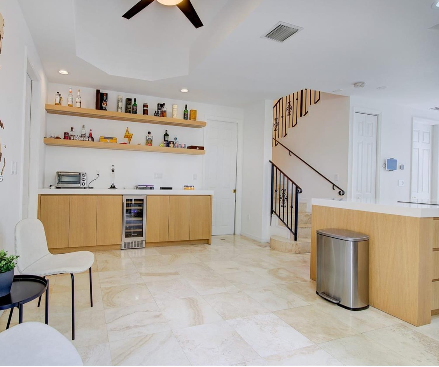 Building Photo - 4867 Ponce de Leon Blvd