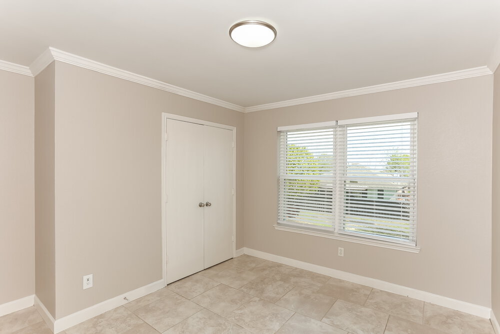 Building Photo - 1110 Hampton Dr