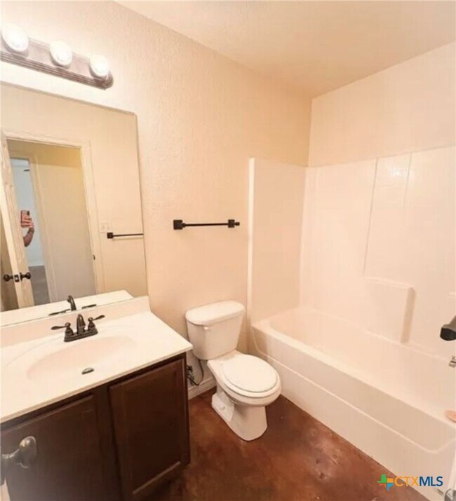 Building Photo - 614 B Karey Dr