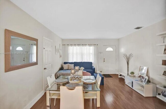 Building Photo - 2552 Wiley St