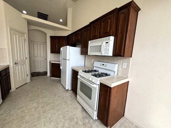 Building Photo - 10824 N Bunker Hill Dr