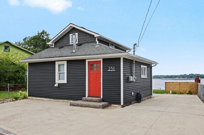 Building Photo - 251 Edgewood Dr