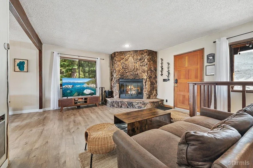 Building Photo - 1435 Thunderbird Dr