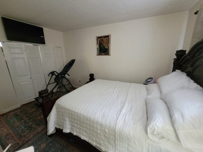 Building Photo - 80 N Warren St