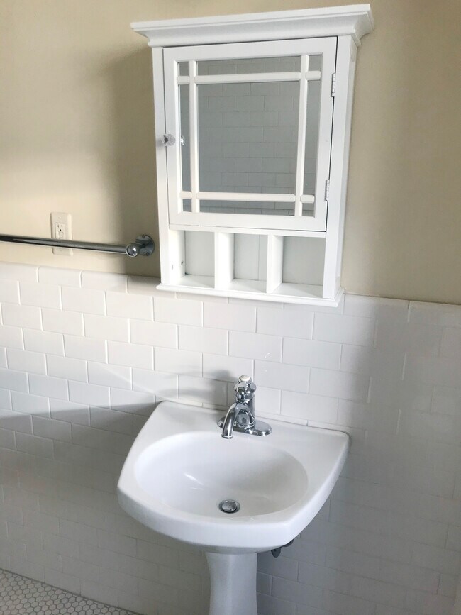 Bathroom 1 - 702 Ash St