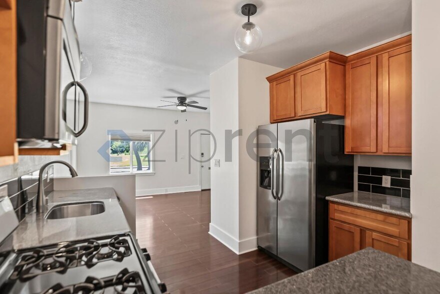 Building Photo - Unit 1104