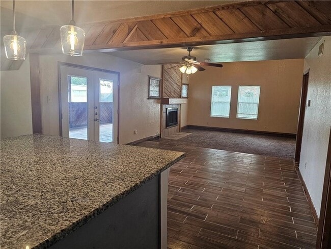 Building Photo - 2011 Pecan Dr