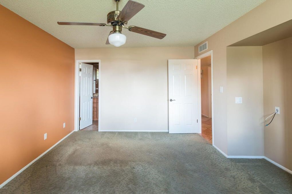 Building Photo - 1113 E Balboa Dr