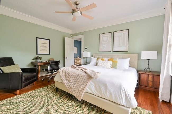 Building Photo - 2076 Ridgedale Rd NE