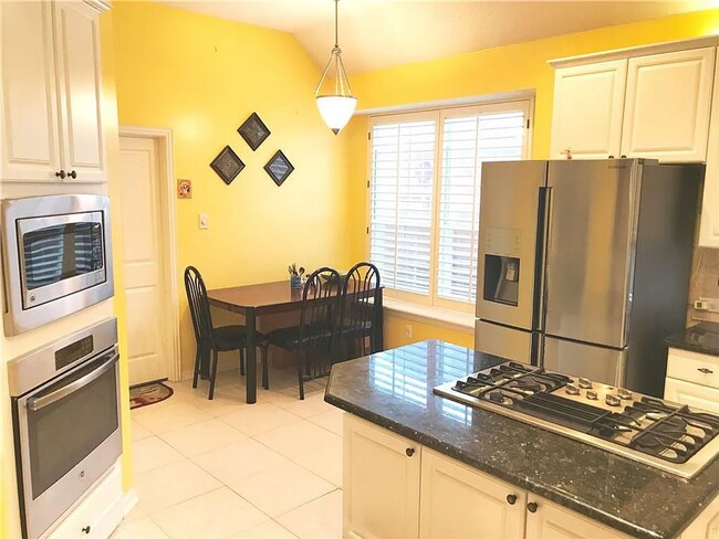 Building Photo - A charming 3-bedroom, 2-bath single-family home in Irving, Texas featuring spacious living areas,...