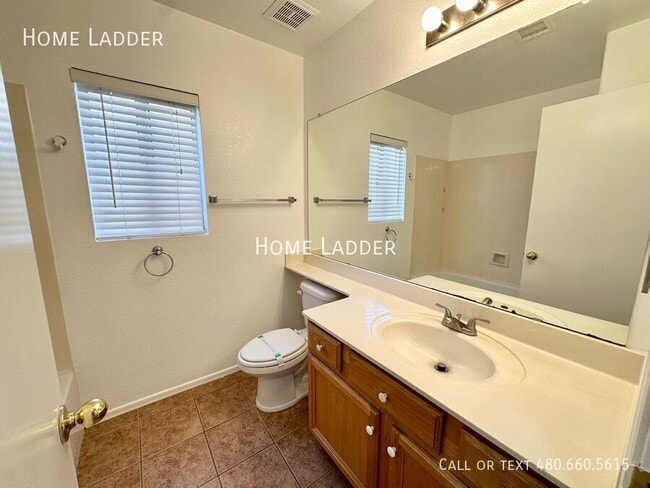 Building Photo - 654 W Country Estates Ave