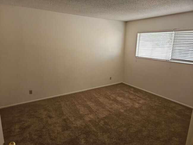 Building Photo - Spacious 4-Bedroom Home with Large Backyard & Covered Patio!