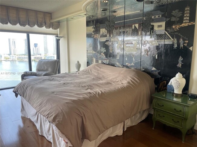 Building Photo - 3000 Island Blvd