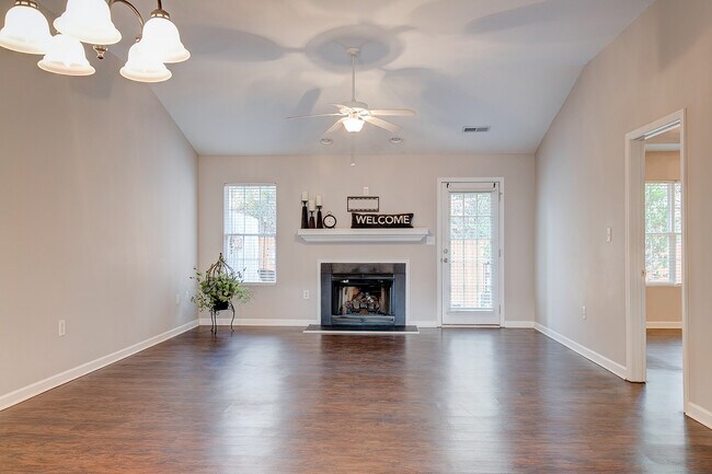 Building Photo - 4 Creekbend Ct