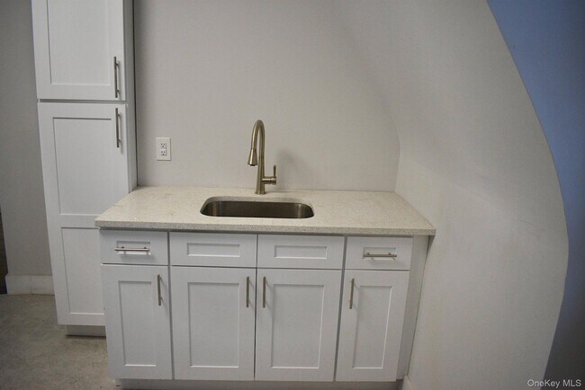 Building Photo - 563 E 3rd St