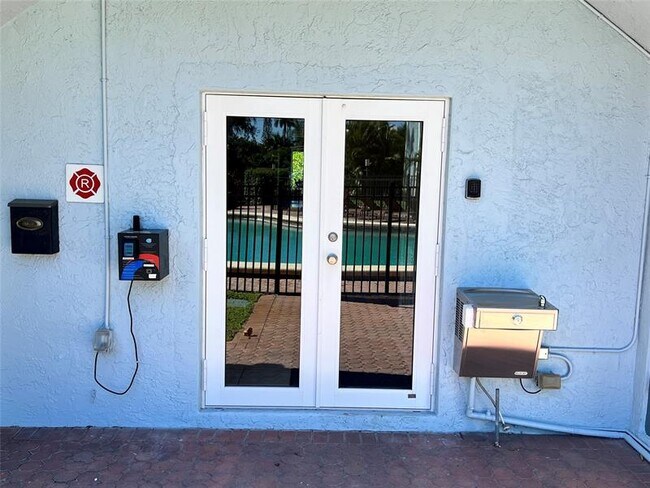 Building Photo - 3004 NE 5th Terrace