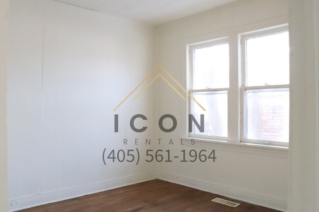 Building Photo - 146 N El Reno Ave