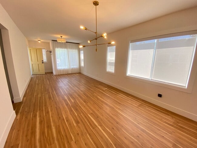 Building Photo - Advent - Large & Bright Two Bedroom Home L...