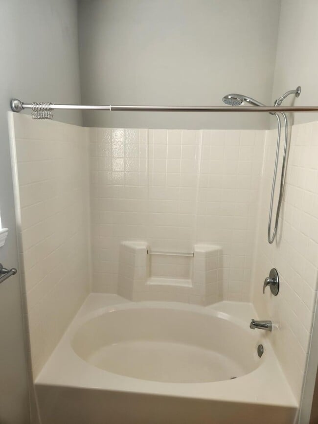 Building Photo - 2 Bedroom 2.5 bath Townhouse-Midlothian/Charter Colony area