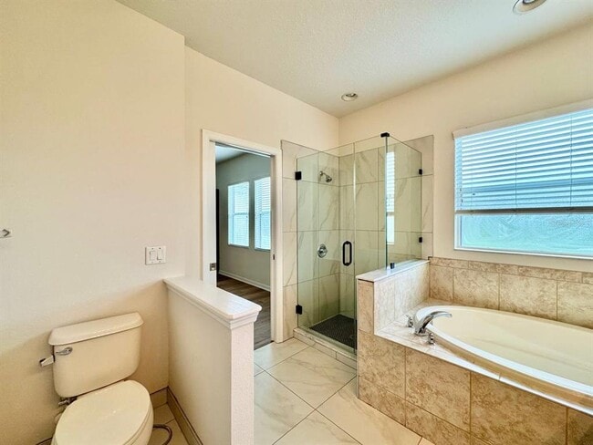 Building Photo - 9614 Oak Glade Ave