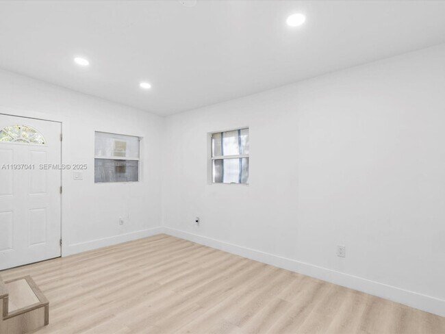 Building Photo - 6318 NW 19th Ct