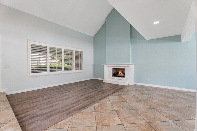 Building Photo - 8591 Naples Dr