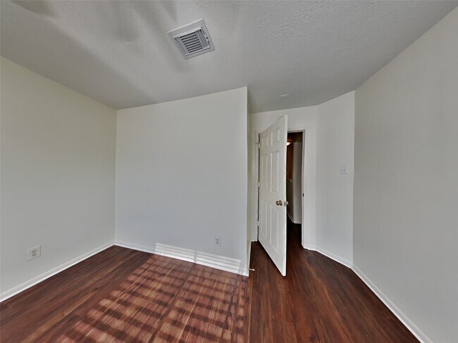 Building Photo - 622 Oak Hill Dr