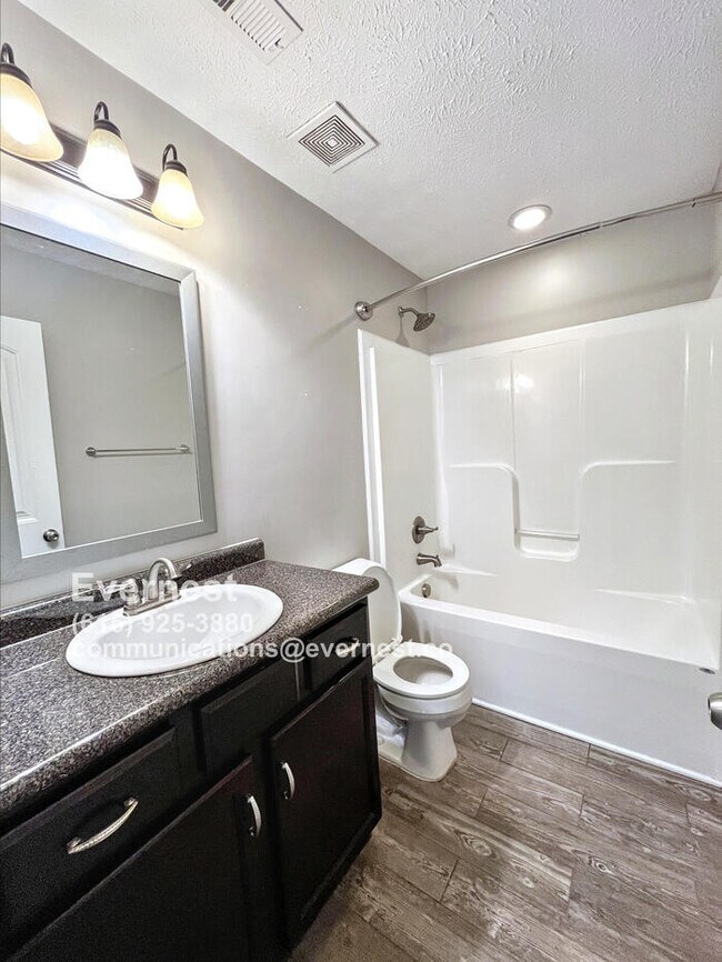 Building Photo - Beautiful 3-Bedroom Home with Comfortable ...