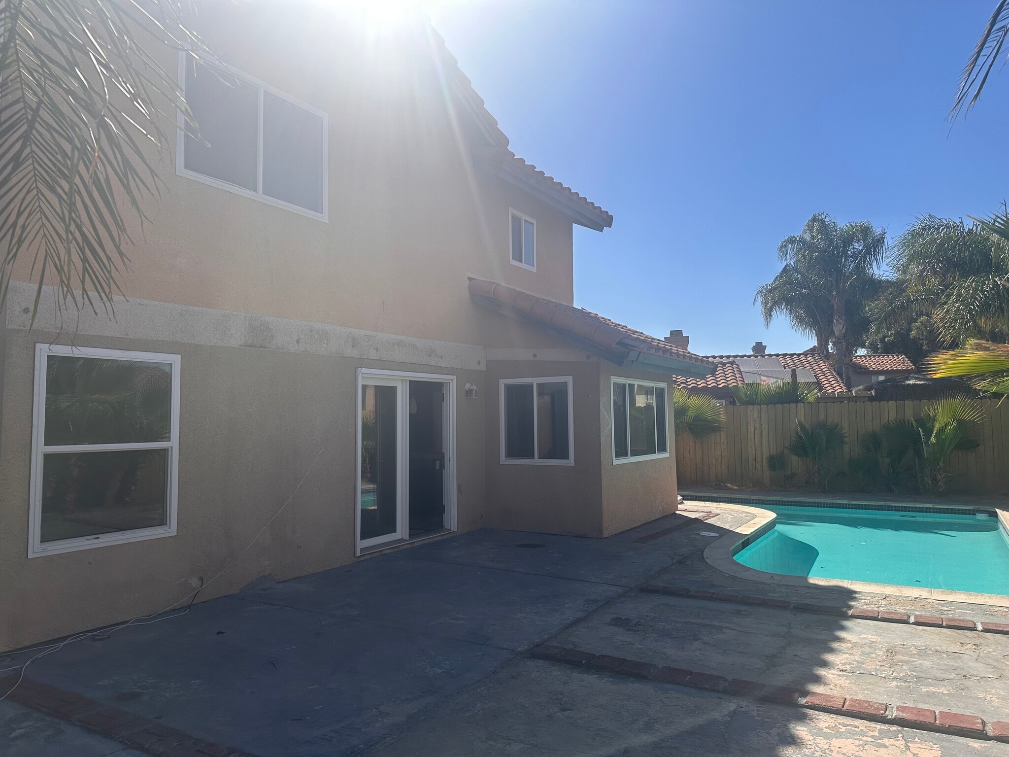 Building Photo - 581 Gladiola St