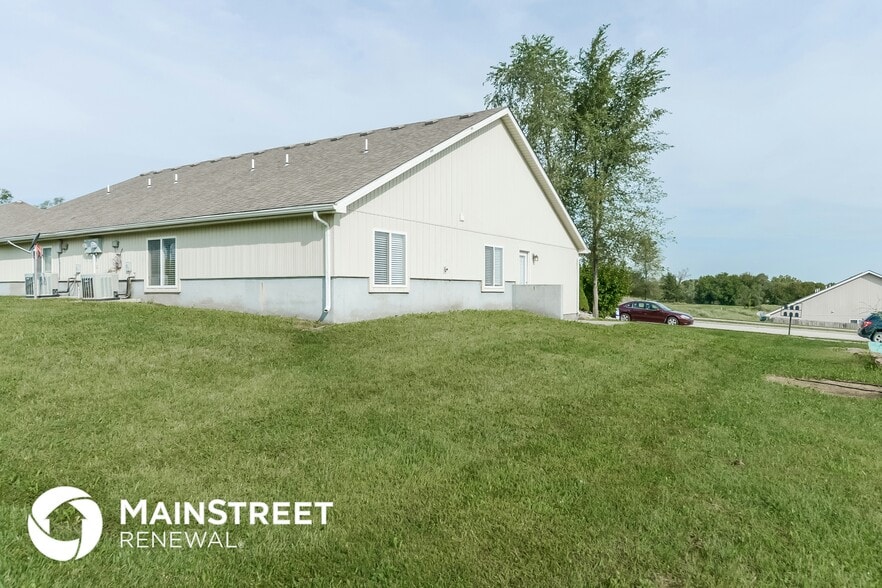 Building Photo - 1406 Eagle Dr
