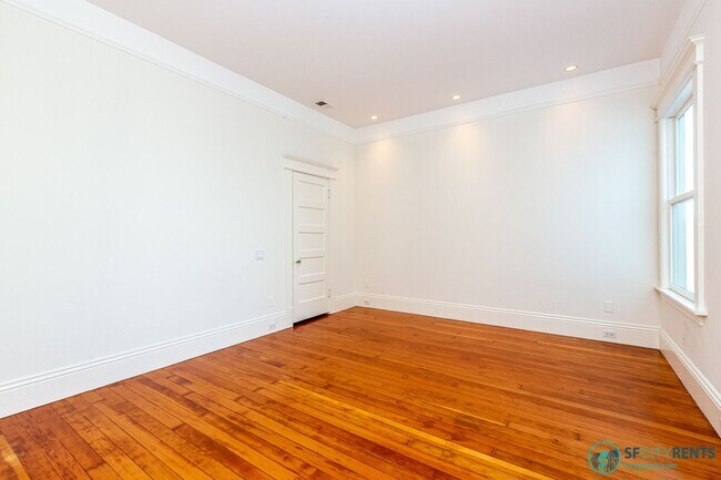 Building Photo - Potrero Hill: Remodeled Top Floor with City Views, Bonus Room & 2 Car Parking