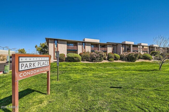 Building Photo - Luxury and Resort like Living at Scottsdale Park Place!!!  Tile throughout, light, bright and Pri...