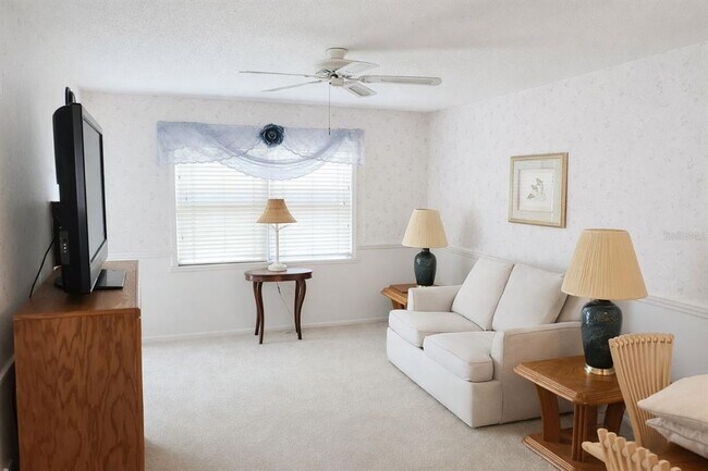 Building Photo - 1428 Arrowhead Cir W