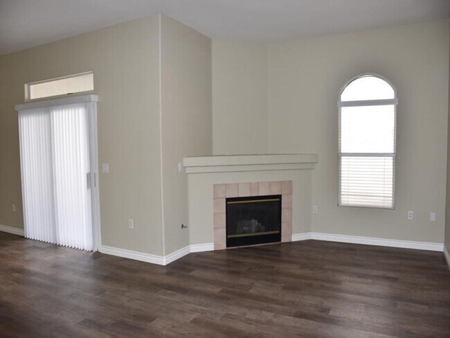 Building Photo - Fully remodeled ground floor 2BR unit in gated Mission Ridge - with garage!