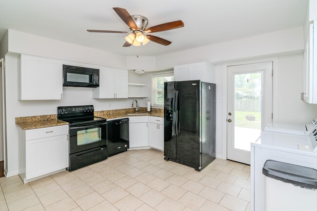 Building Photo - 282 Zandale Dr