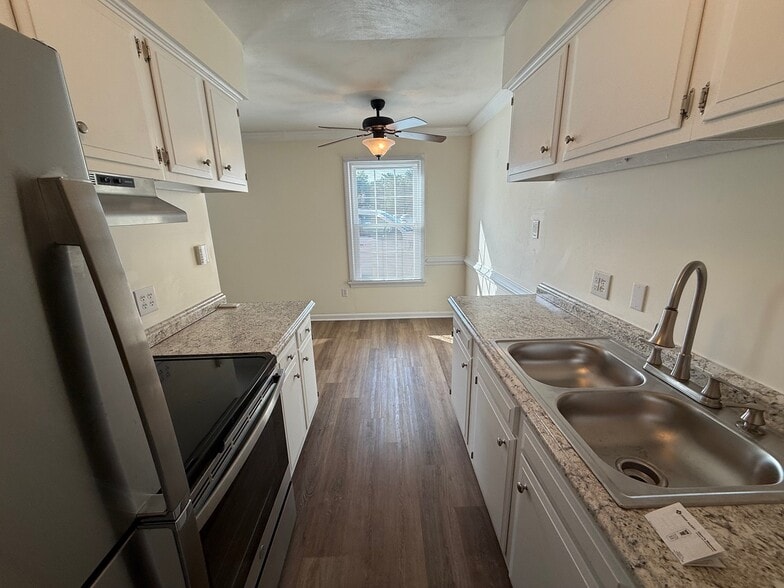 Primary Photo - Holly Hill Apartments