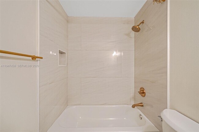 Building Photo - 4 Key W Ct