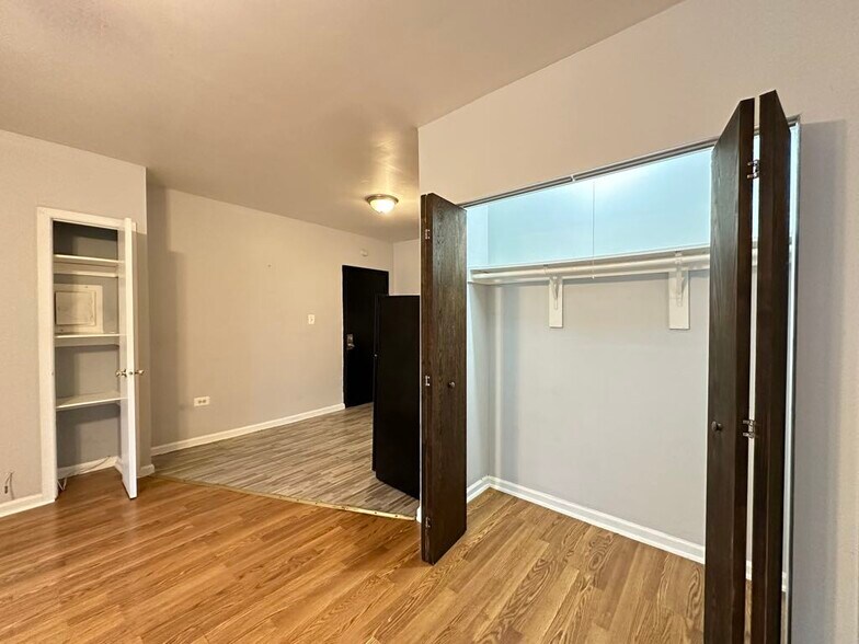 Building Photo - 5710 N Winthrop Ave
